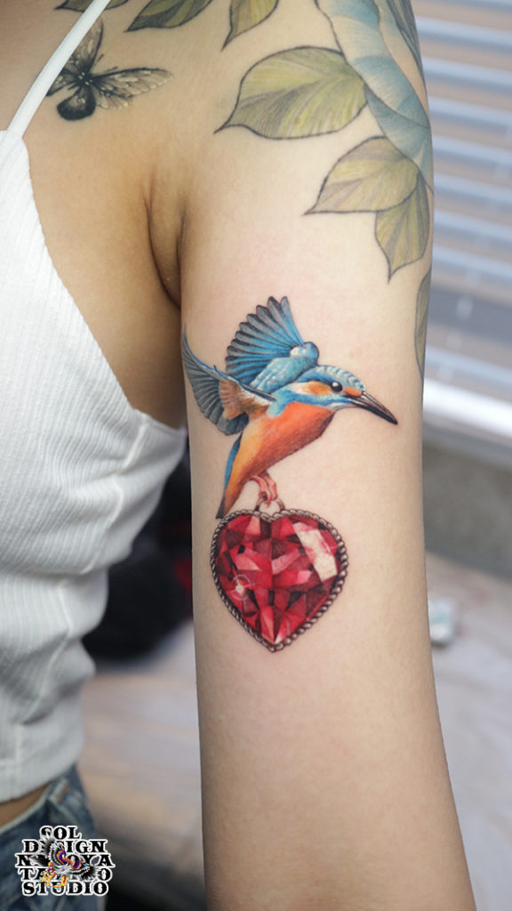 名古屋　タトゥー　女性